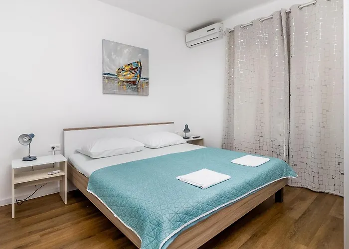 And By The Sea Pakostane, Biograd - 18426 פאקוסטאן