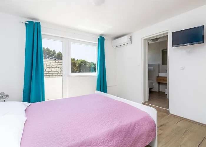 And By The Sea Pakostane, Biograd - 18426 פאקוסטאן