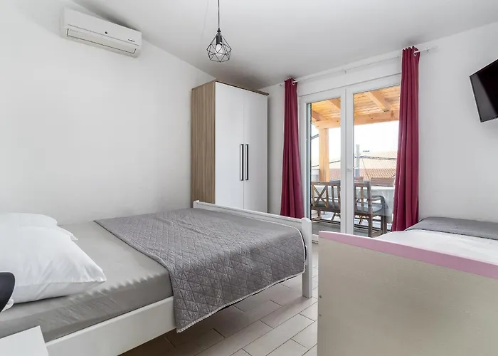 בית הארחה And By The Sea Pakostane, Biograd - 18426 פאקוסטאן